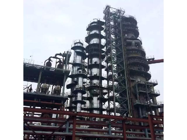 湖北盤錦北方瀝青燃料有限公司—塔器安裝現(xiàn)場